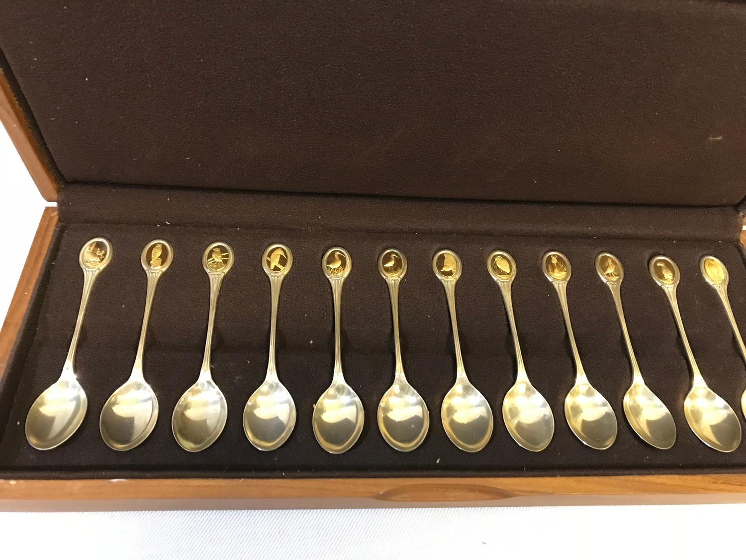 A Collection of 12 London silver tea spoons for the RSPB. Comes with a fitted box. Approximate - Image 2 of 3