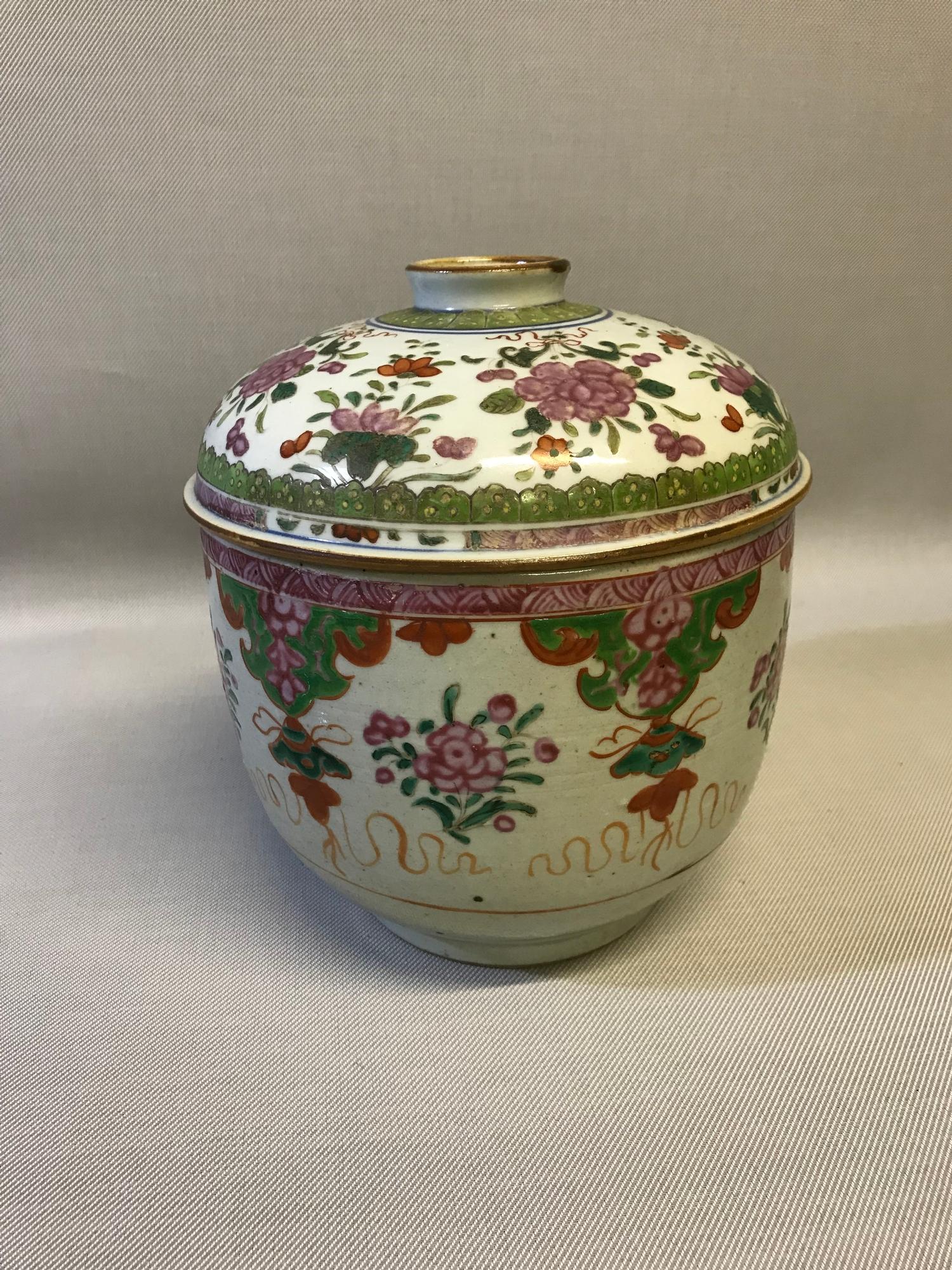 18th/ 19th century Chinese hand painted preserve pot with lid. Measures 22cm in height. - Image 4 of 4