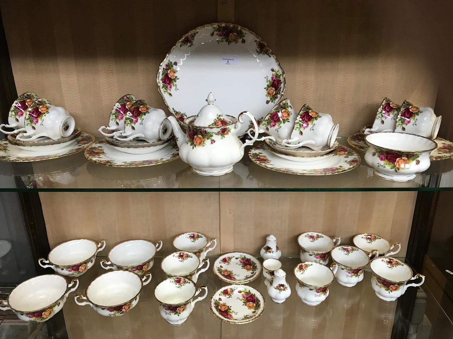 39 Piece Royal Albert old country roses tea set, tea pot, Cruet set & cake plate