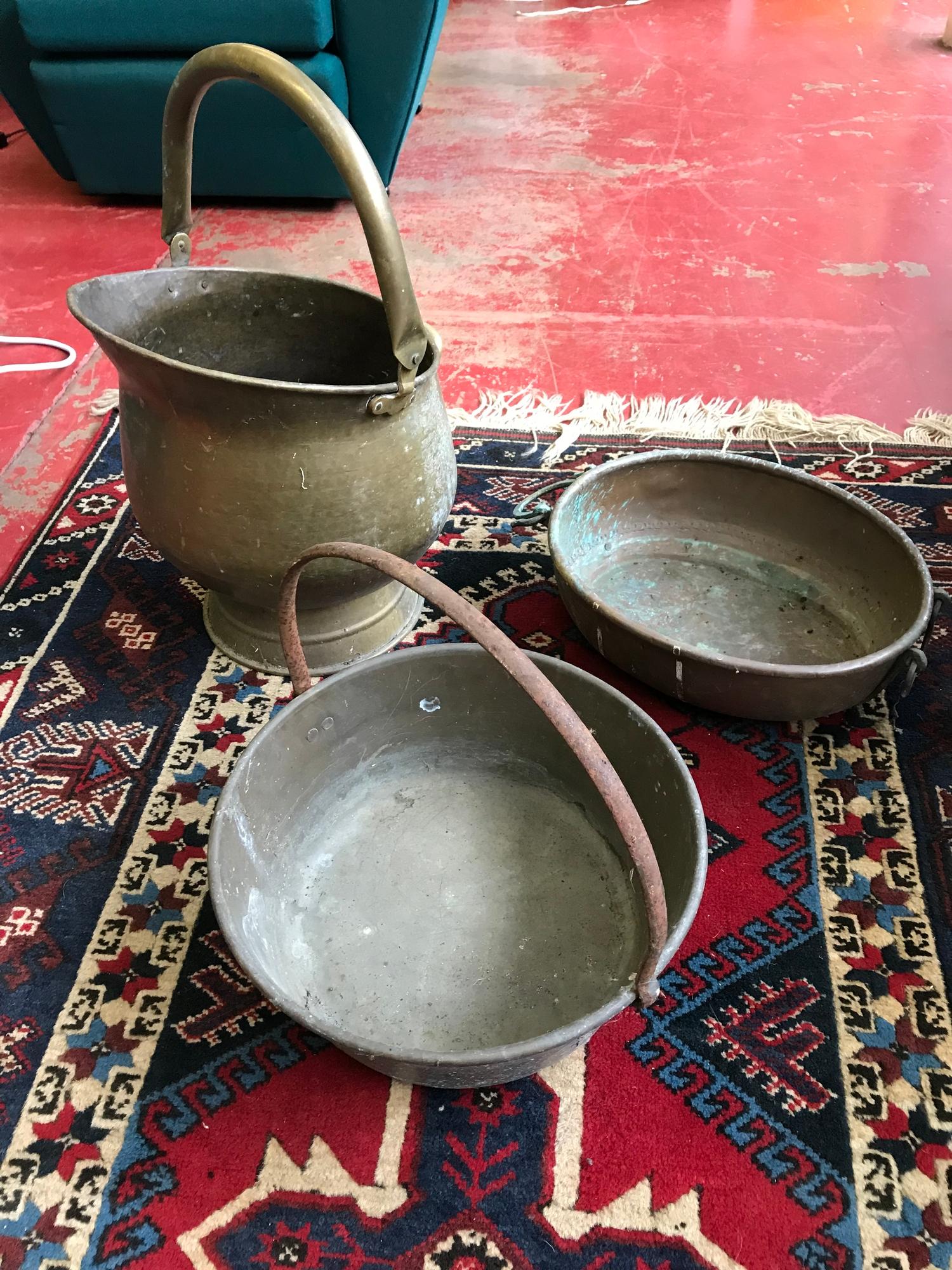 Copper two handle wash bowl, brass jelly pan & brass coal skuttle