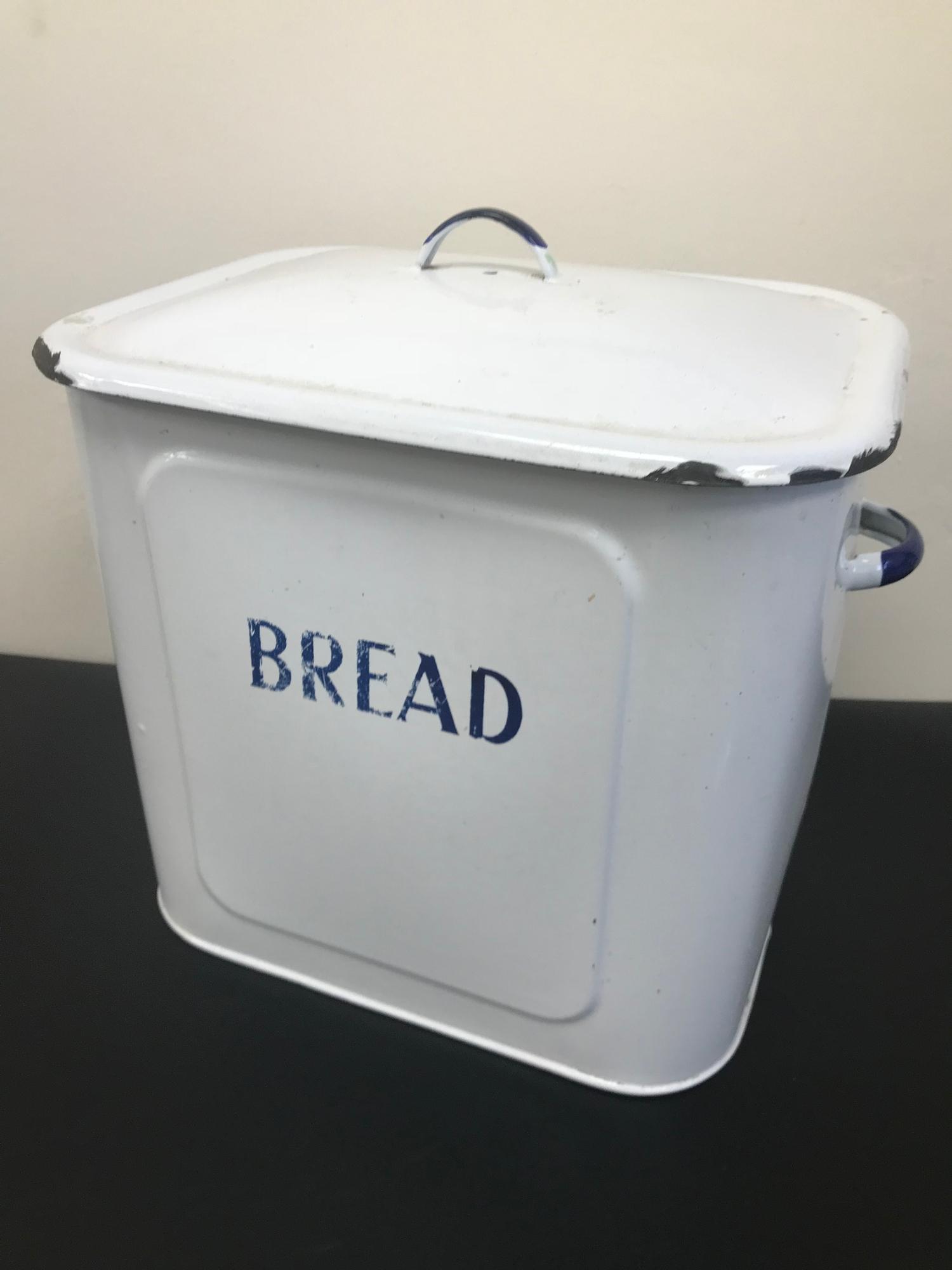 Enamel bread bin with lid