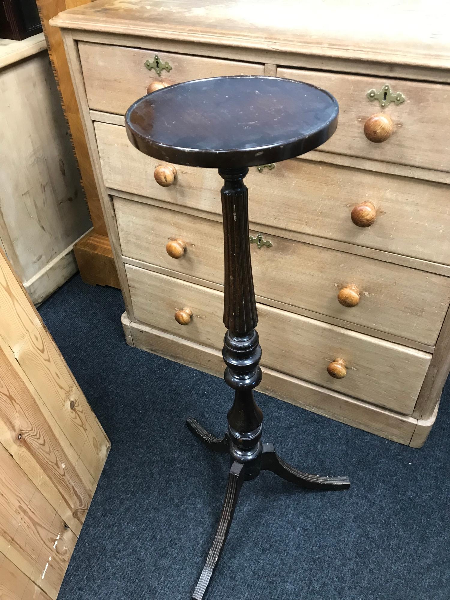 Mahogany single pedestal torchere stand. Measures 99cm in height.