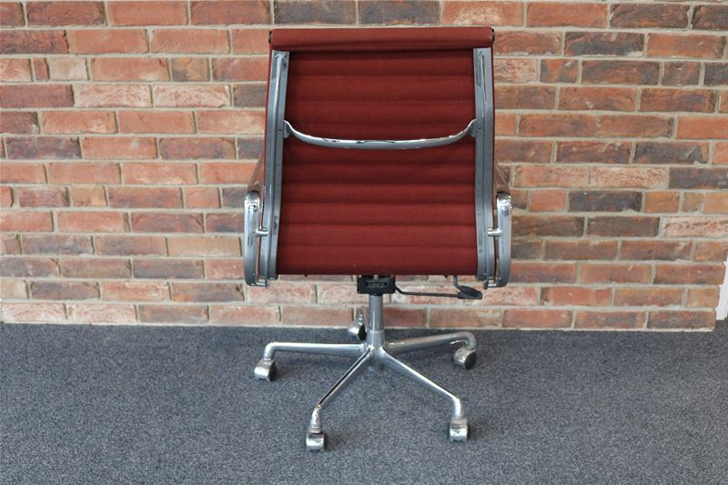 Charles Eames EA 119 by ICF Retro Red Hopsack High backed Ribbed Aluminium Office Chair - Image 3 of 4