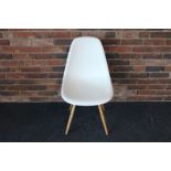 Eames Plastic Side Chair DSW. 1950