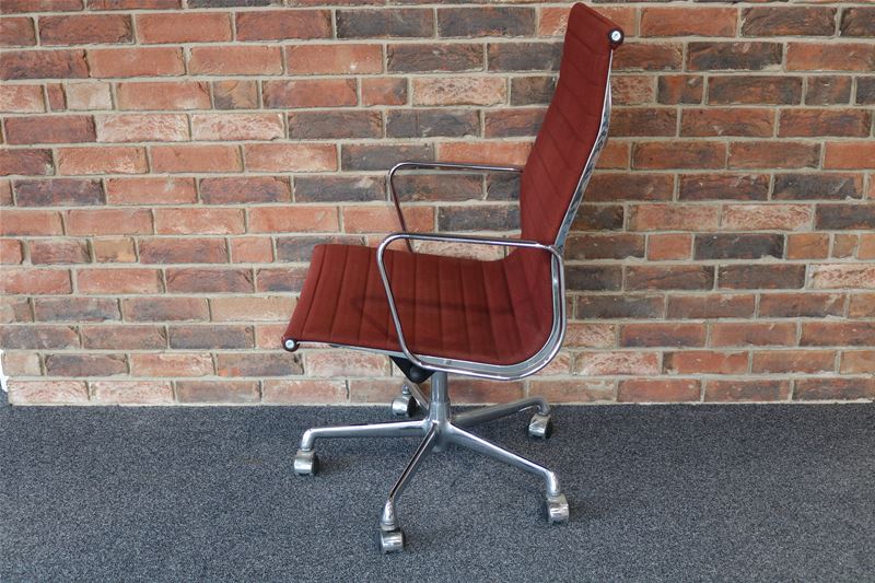 Charles Eames EA 119 by ICF Retro Red Hopsack High backed Ribbed Aluminium Office Chair - Image 2 of 4