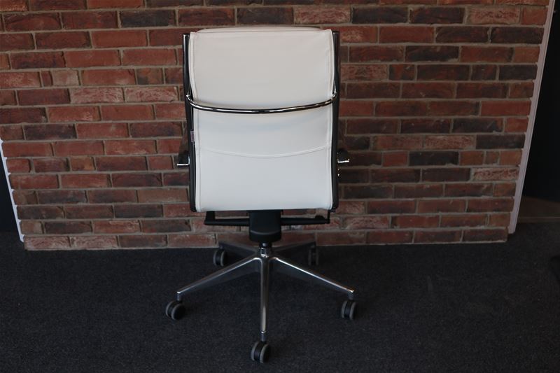 Milani Clip P Executive Chair - White with Chrome Frame & Chrome Aluminium Arms - Image 4 of 7