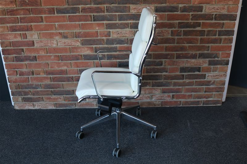 Milani Clip P Executive Chair - White with Chrome Frame & Chrome Aluminium Arms - Image 5 of 7