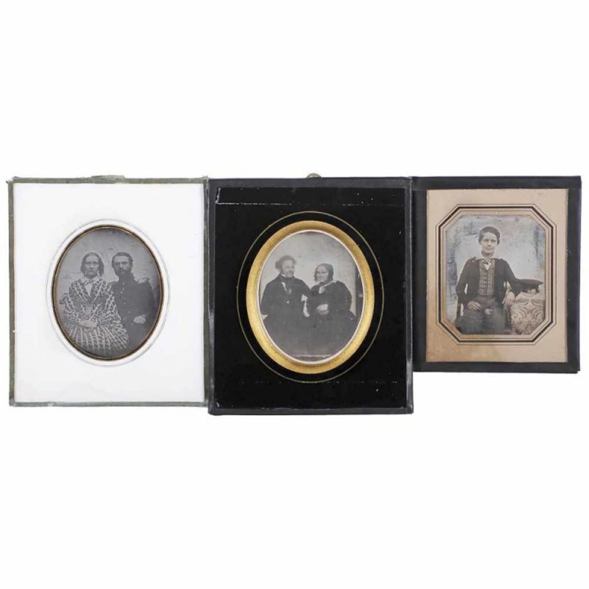 3 Daguerreotypien (Sechstelplatte), um 1845-50 1) Deutsche Daguerreotypie, Ehepaar, etwas schwach