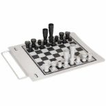 Schachfiguren "Objektive" Aus Aluminium gefertigte Schachfiguren in der Form von Filmobjektiven, mit
