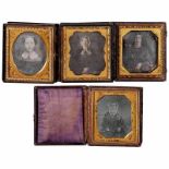 4 Daguerreotypien (Sechstelplatte), um 1845-50 Anonym. 4 Damenportraits, 3 davon leicht koloriert,