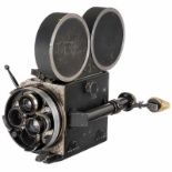 Cinephon BR, um 1934 Rysan/Slechta, Prag. Filmkamera für 35mm-Film in 120m-Aufsatzkassette. Vier