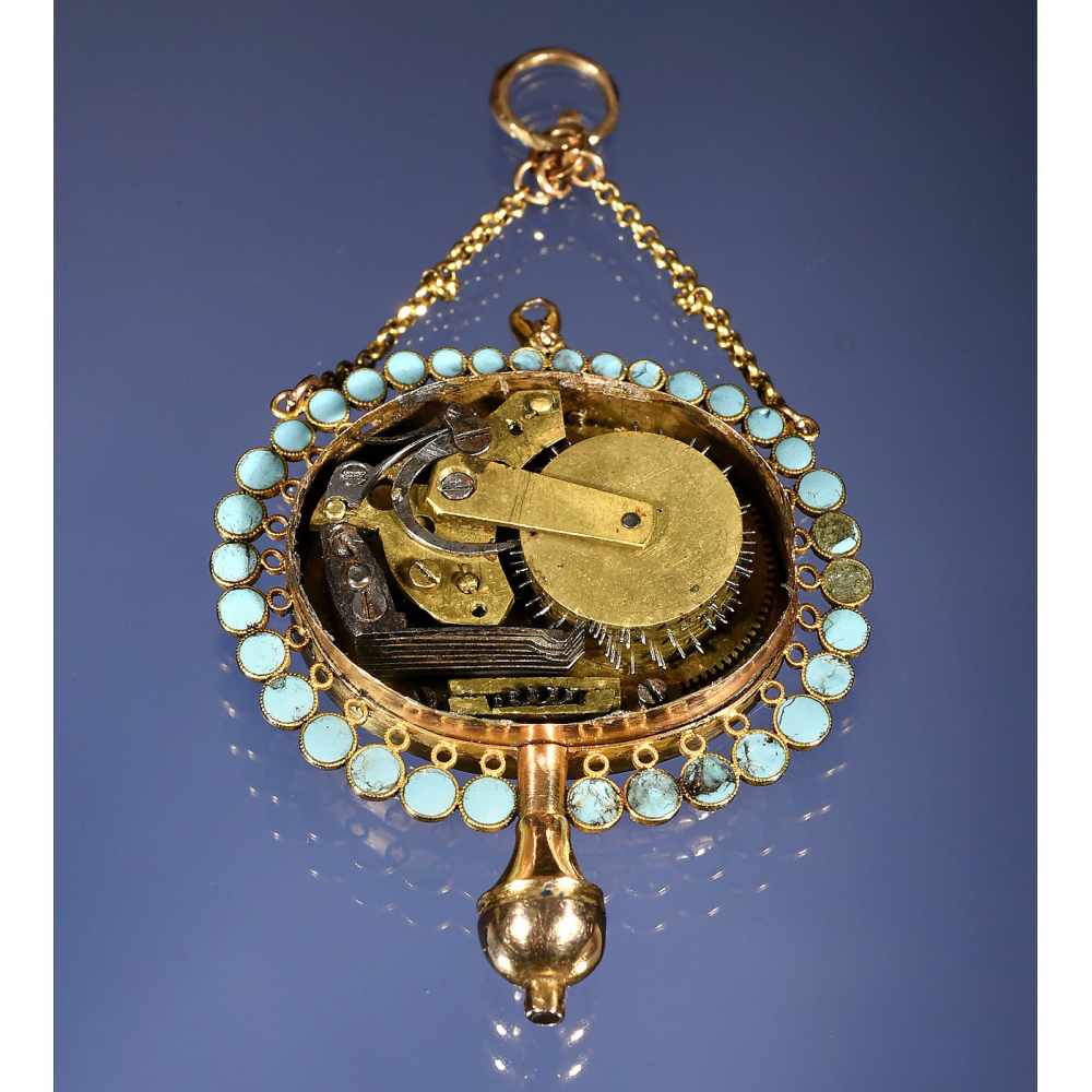 Rare 8-Carat Gold and Enamel Musical Pendant, c. 1820Playing a single air, with barillet movement, 8 - Bild 3 aus 3