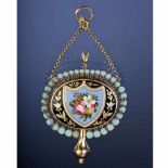 Rare 8-Carat Gold and Enamel Musical Pendant, c. 1820Playing a single air, with barillet movement, 8