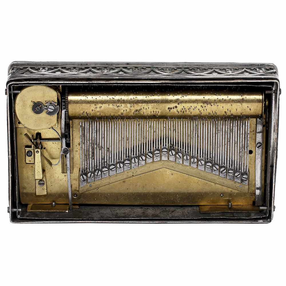 Early Musical Silver Basket, c. 1820With two-air cylinder movement, chevron-shaped sectional comb in - Bild 2 aus 3