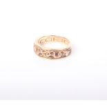 A Cloggau 9ct Welsh bi-colour gold ring, the front designed as an open tapering head decorated