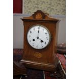 An early 20th Century oak cased mantel clock and a French eight day mantel clock (2)