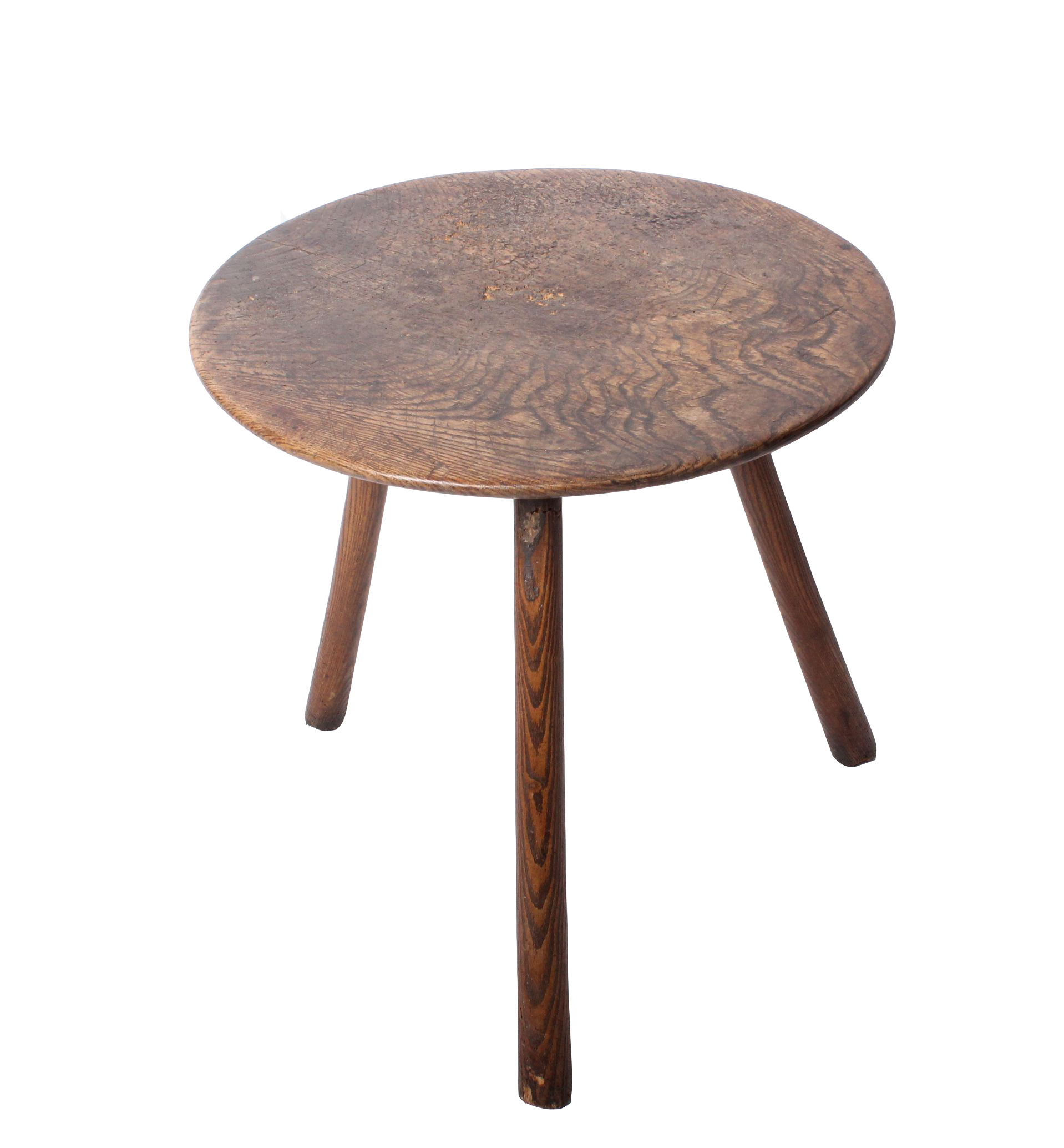 An 18th century elm dish top table on three legs, top diameter 54cm h.56cm