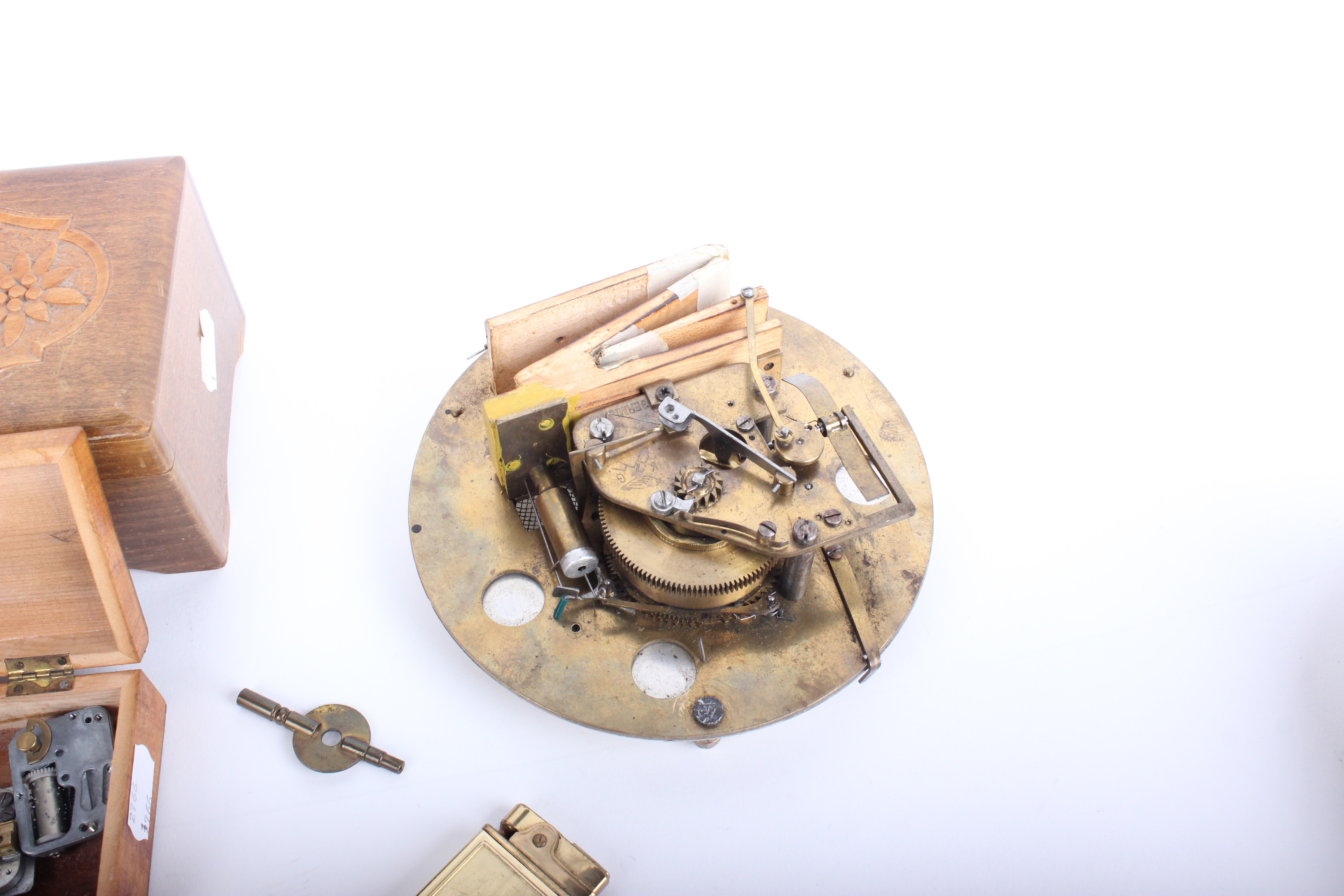 Musical boxes: a bird automation with single bird in a gilt metal cage, mechanism not operational - Image 3 of 4