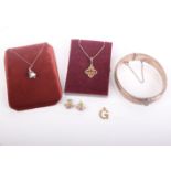 A collection of jewellery, comprising: a 9ct gold and oval citrine single stone quatrefoil
