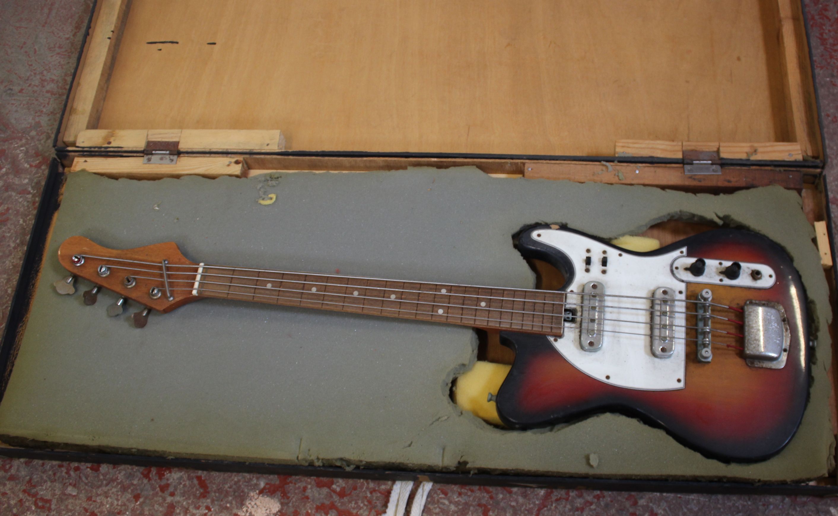 Early 1980's electric guitar in wooden box, with a Fender Champion 110 amplifier - Image 2 of 5