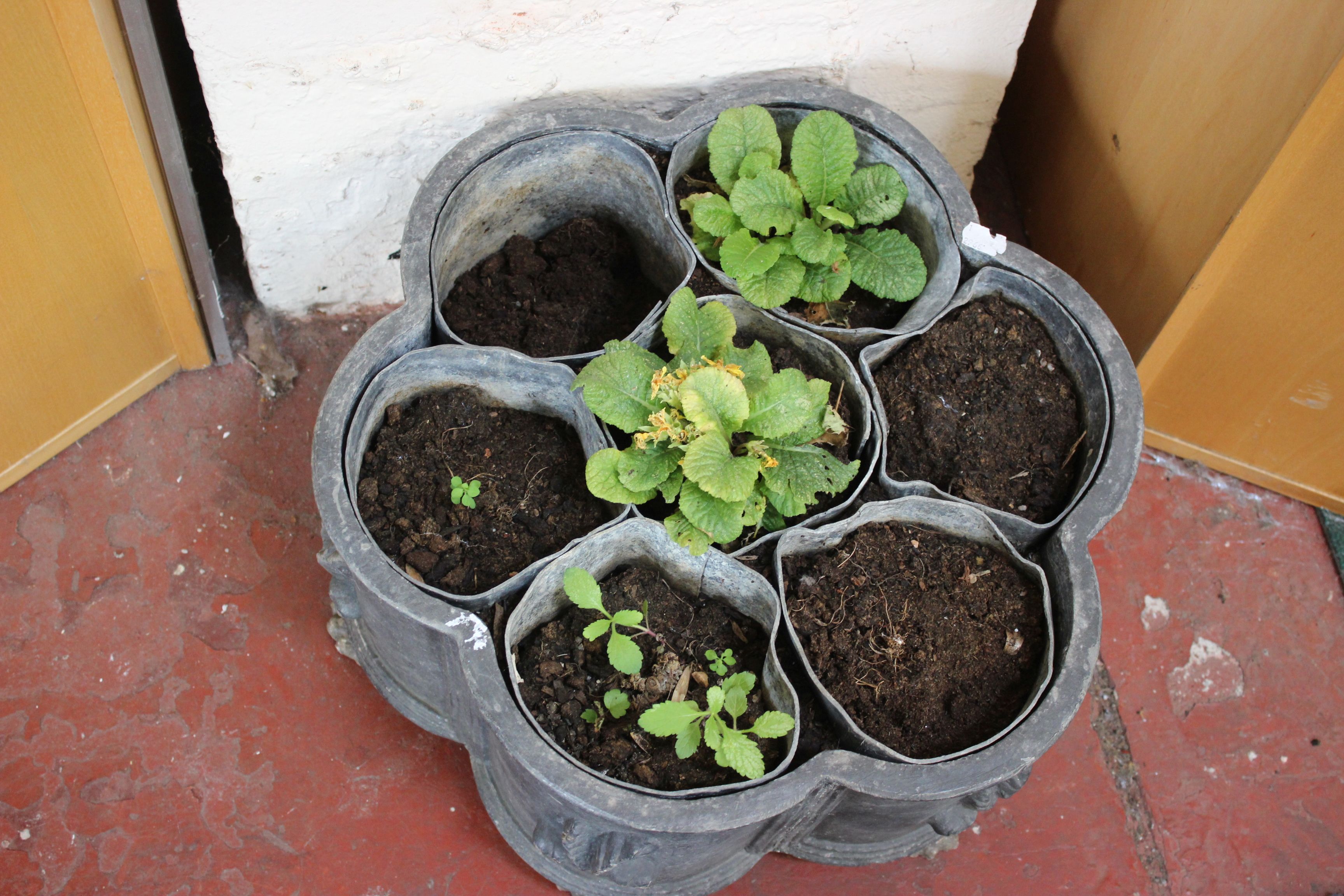 A Georgian style lead planter of sectional form, with six individual compartments on paw feet - Image 3 of 3