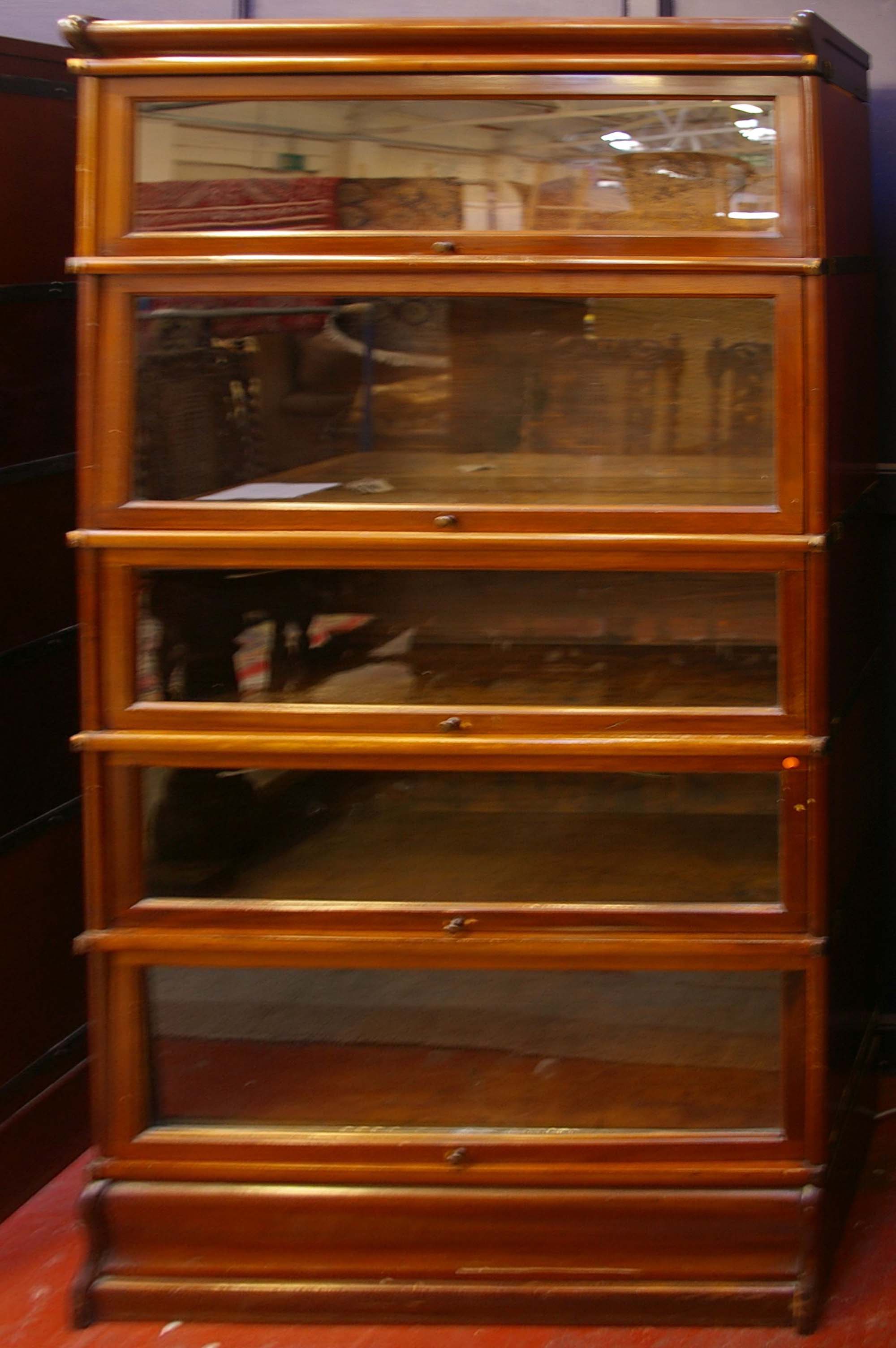 A Globe Wernicke mahogany five section bookcase 173cm high, 87cm wide