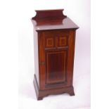 An Edwardian mahogany bedside cabinet with crossbanded decoration. 42cm wide.
