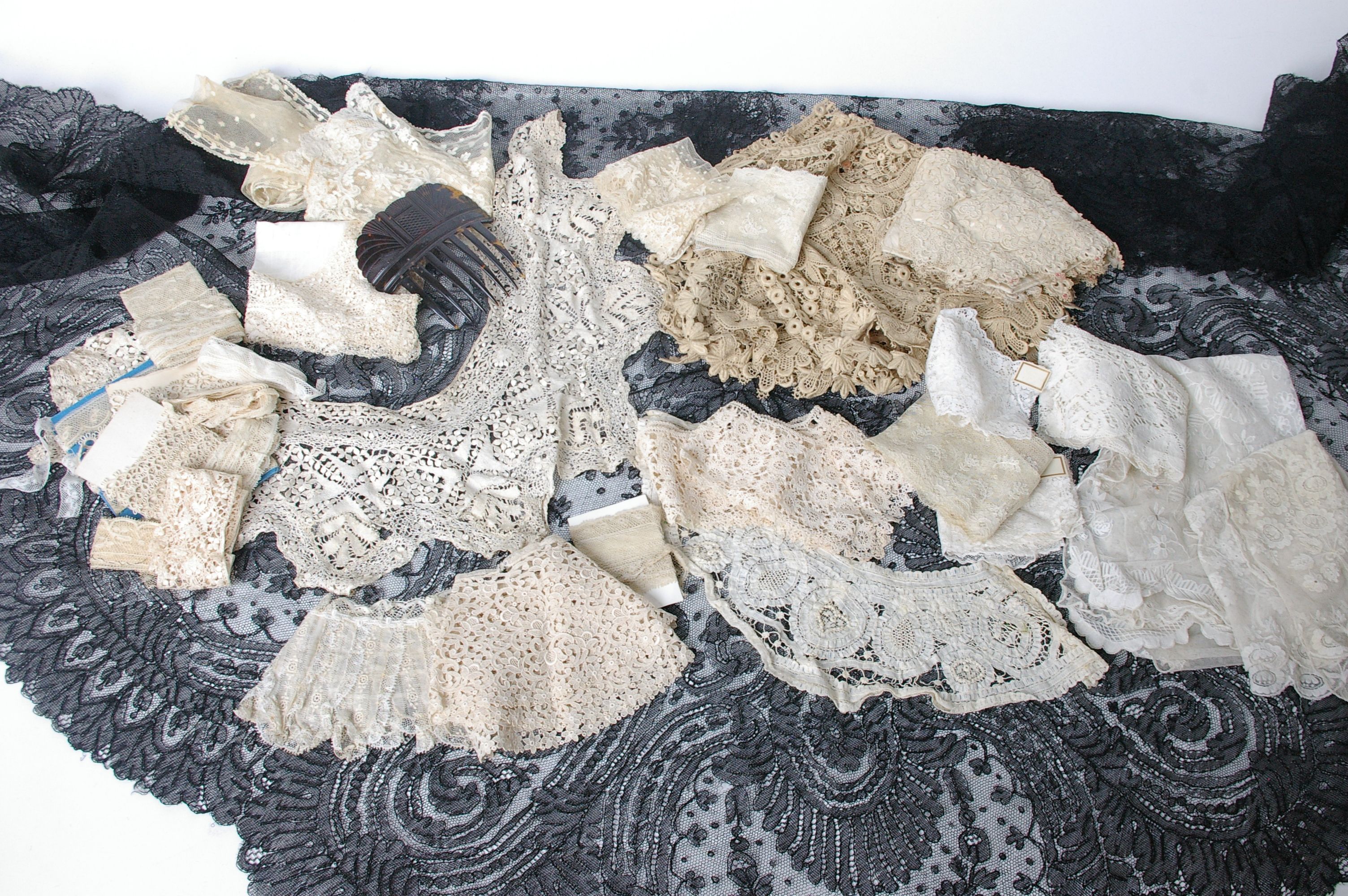 A collection of late 19th and early 20th Century accessories and lace, including collars, edgings, - Image 2 of 2