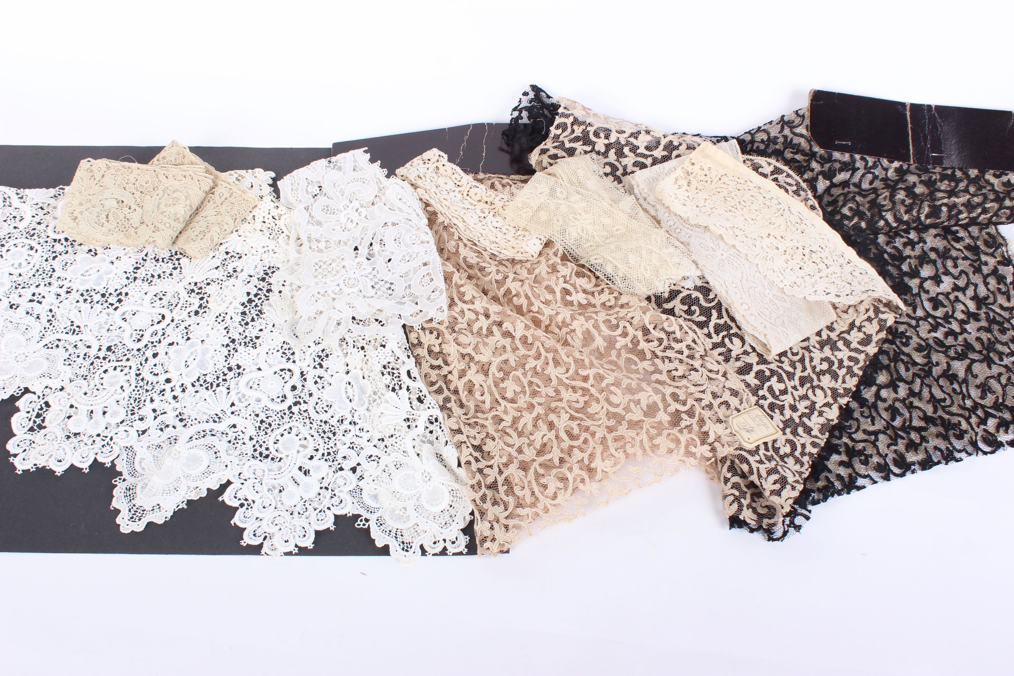 A collection of late 19th Century and early 20th Century lace; comprising collars, cuffs, edgings