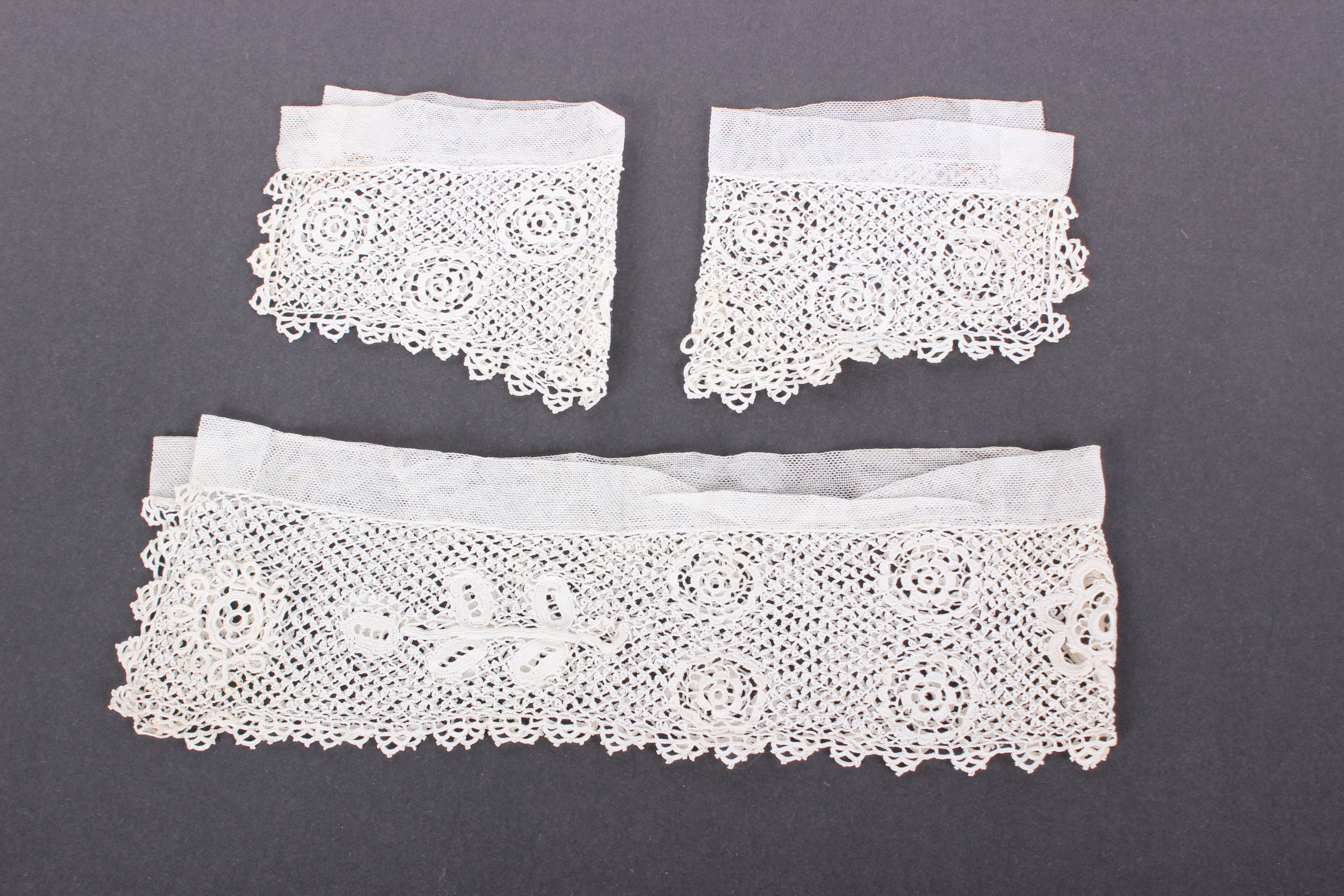 A collection of late 19th Century and early 20th Century lace; comprising collars, cuffs, edgings - Image 5 of 5