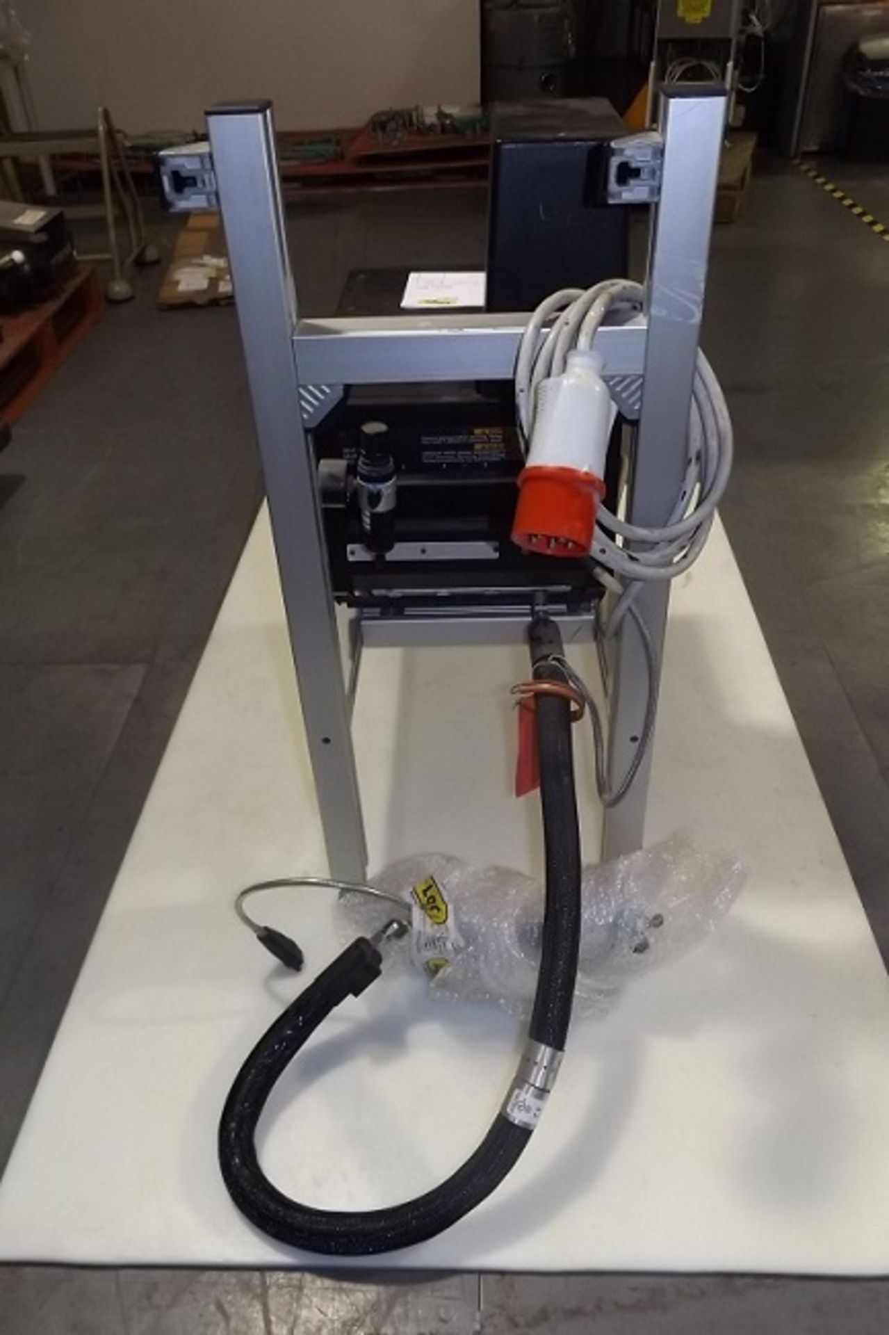 Nordson Series 3100 hot melt applicator. Electric operation 3100V/200-240 AC, designed for high-line - Image 2 of 5