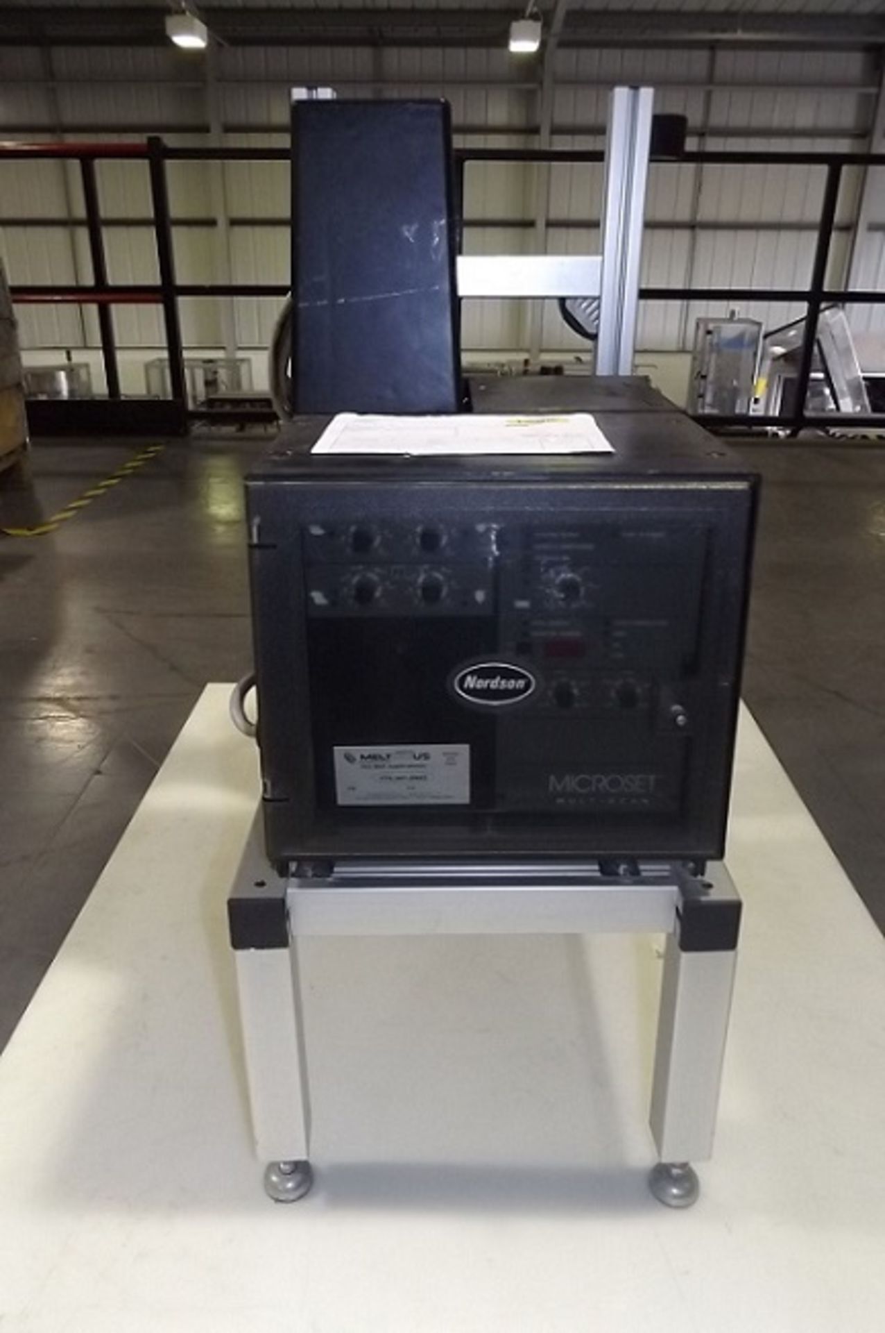 Nordson Series 3100 hot melt applicator. Electric operation 3100V/200-240 AC, designed for high-line