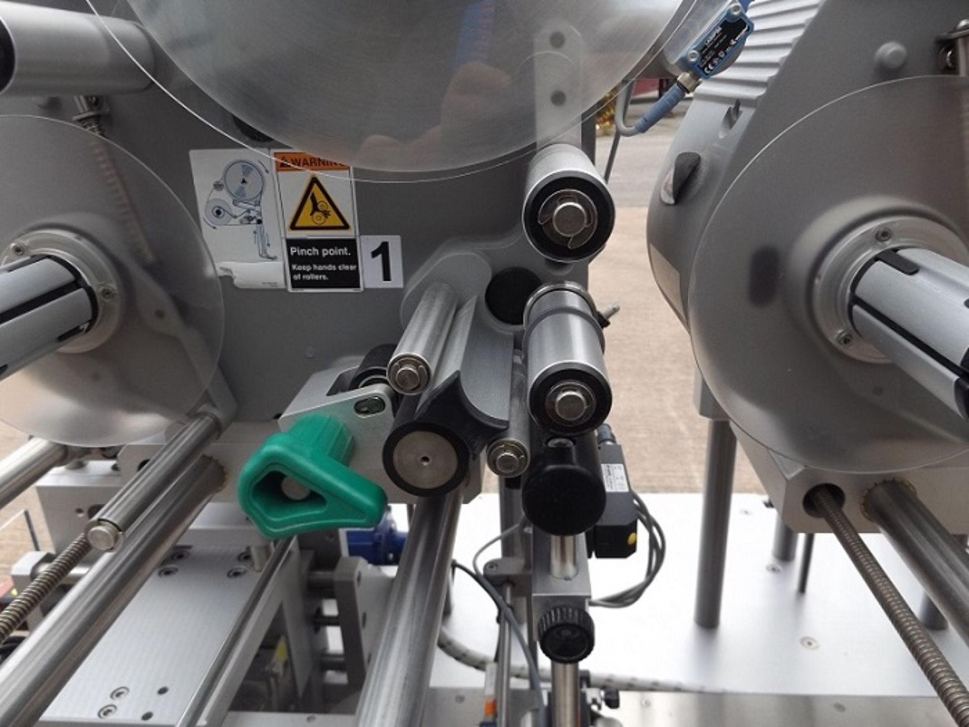Pauer Tamper Evident/Vignette Labeller. 3 labelling heads: 1 top print and apply with Avery Dennison - Image 9 of 24