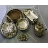 Box of miscellaneous silver plated wares