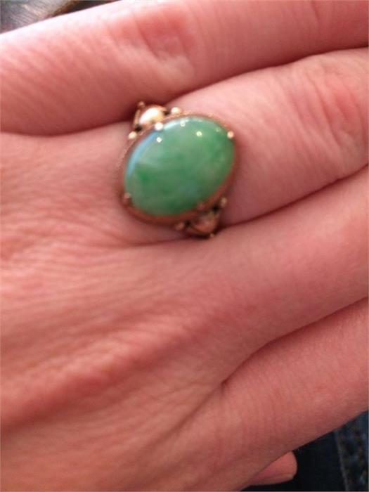 14ct Gold & Jade ring, 3.2 grams total weight - Image 2 of 4