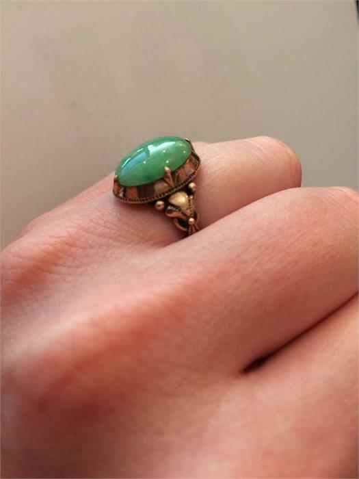 14ct Gold & Jade ring, 3.2 grams total weight - Image 3 of 4