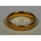 An 18ct Yellow Gold Wedding Band, size N, 5.1 grams