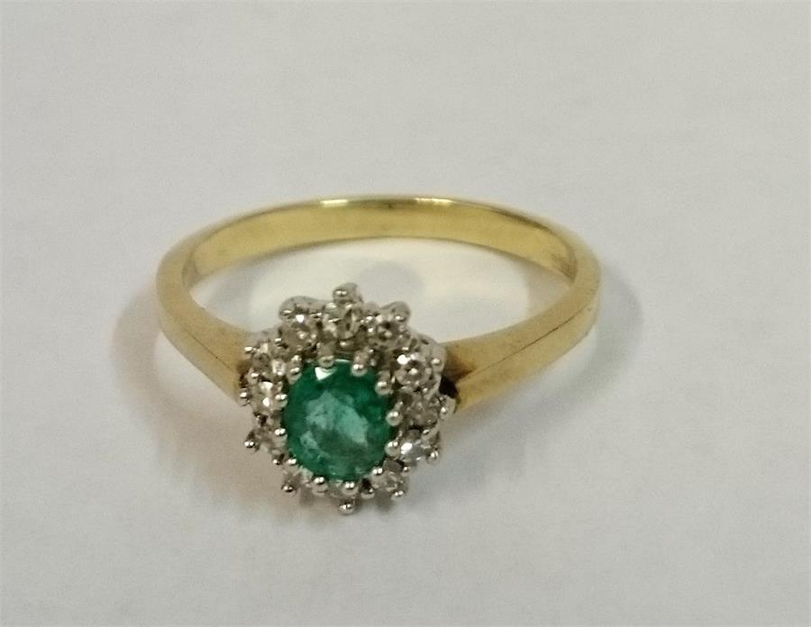 A Ladies Diamond & Emerald 9ct Gold Cluster Ring, ring size M