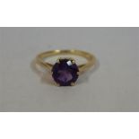 A Ladies 10K Gold & Amethyst Ring, with single stone, ring size L