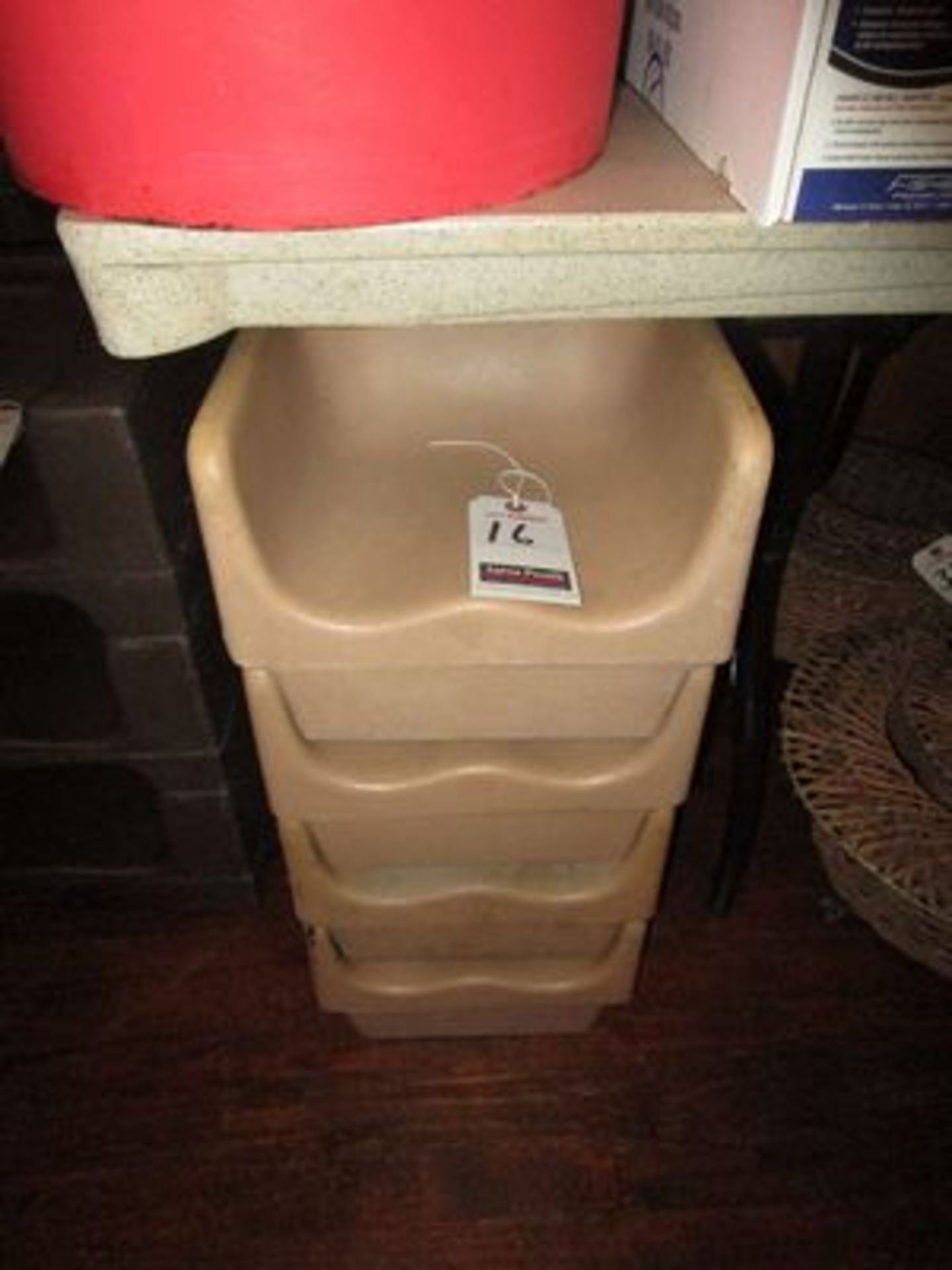 PLASTIC BOOSTER SEATS