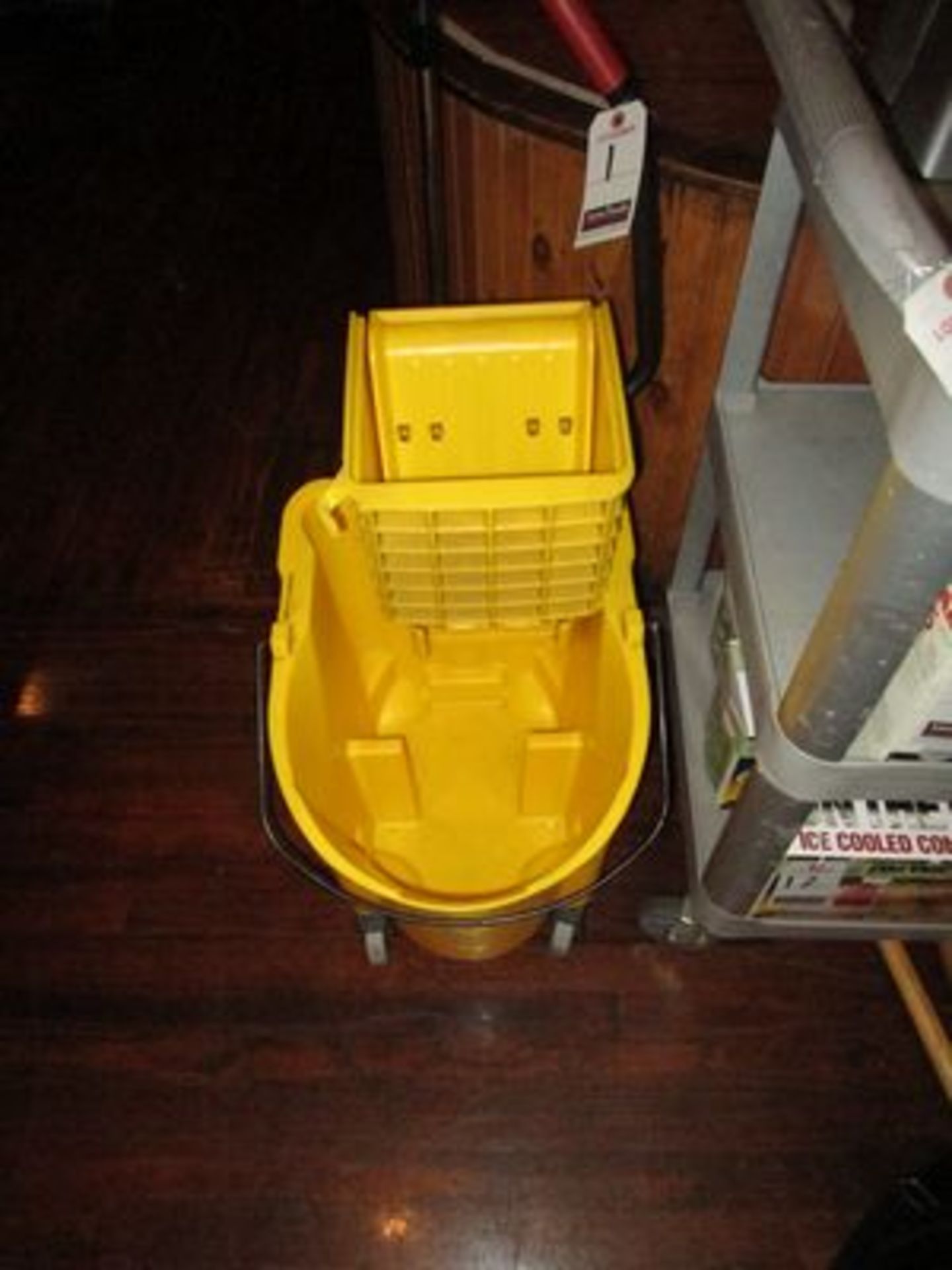 RUBBERMAID PORT. MOP BUCKET