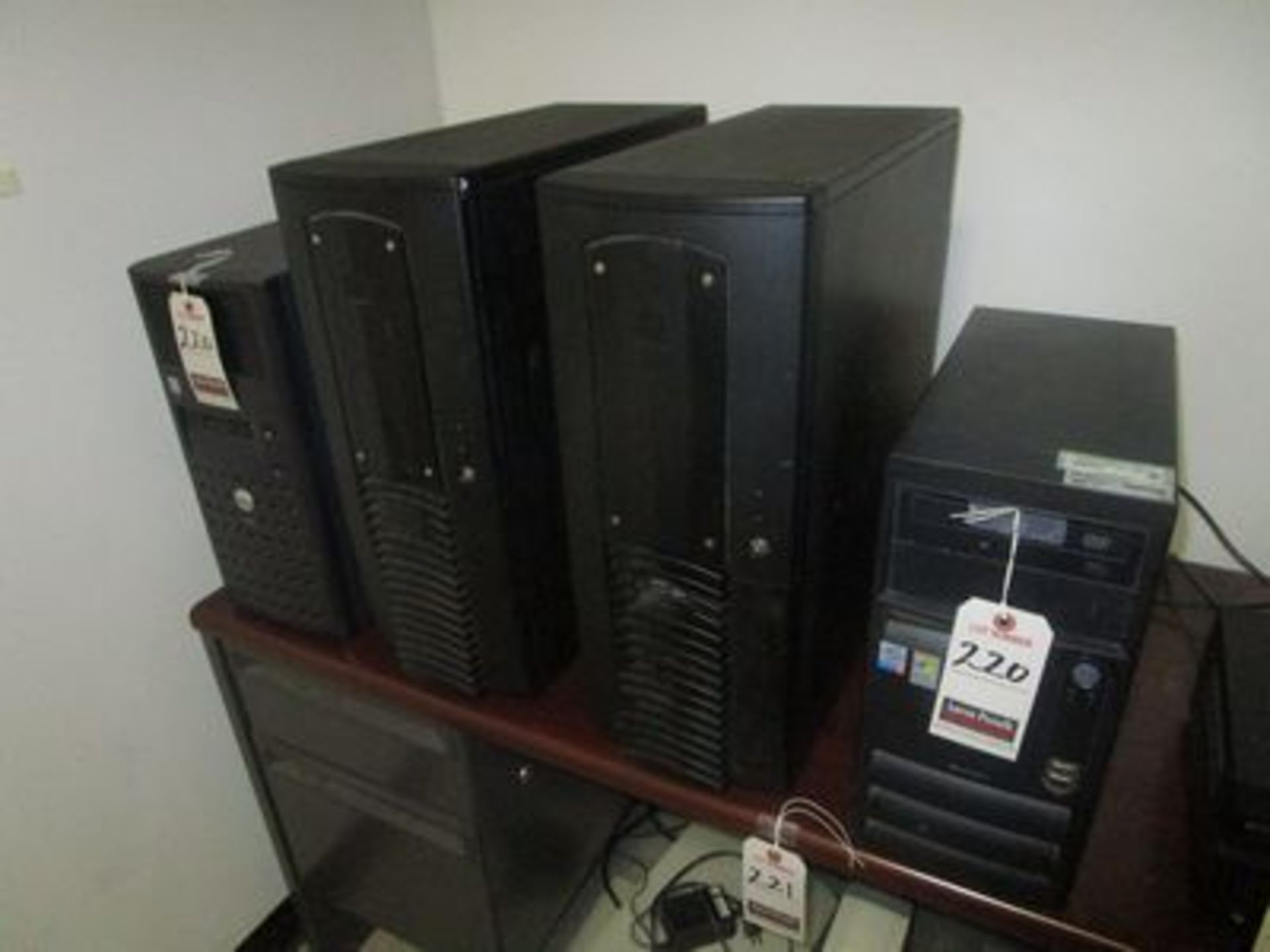 LOT OF ASS'T PC TOWERS & BATTERY BACKUPS