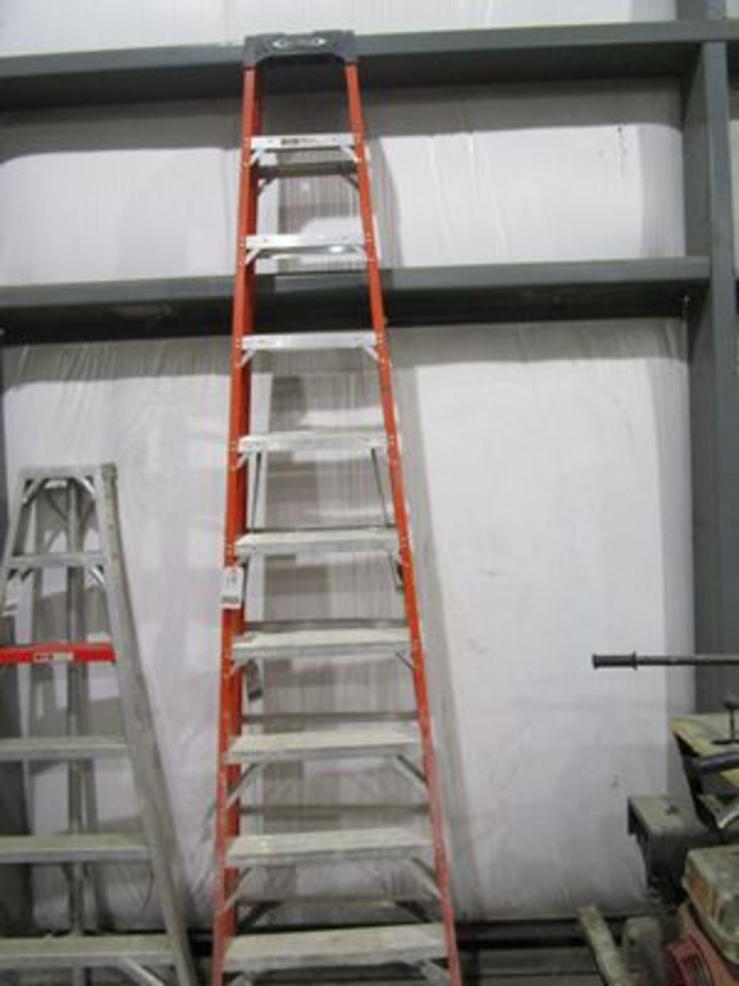 WERNER 10' FIBERGLASS STEPLADDER