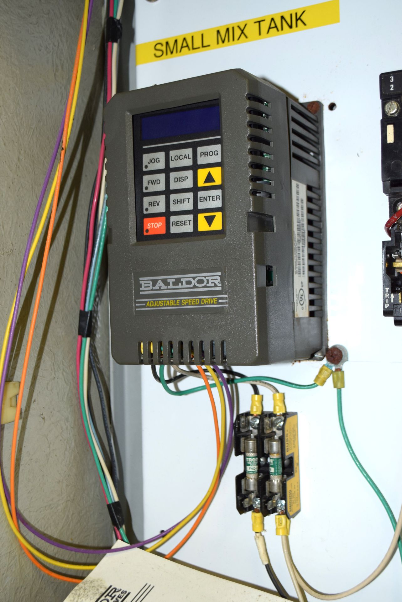 Baldor adjustable speed drive controller with (1) Plastic control cabinet. - Image 3 of 3