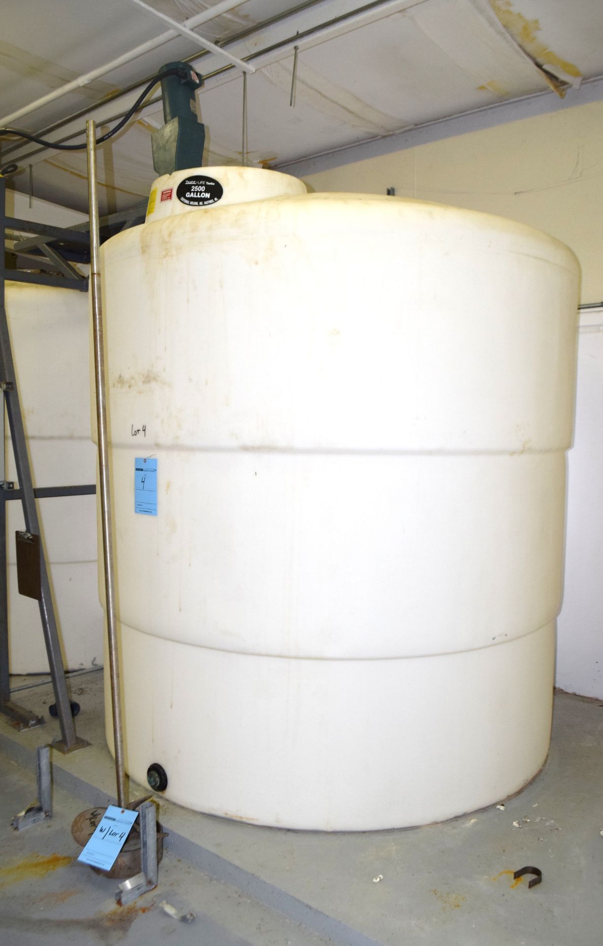 Centennial Molding 2500 Gallon Dura-Life Polyethylene Tank. Approximate 84" diameter x 84"