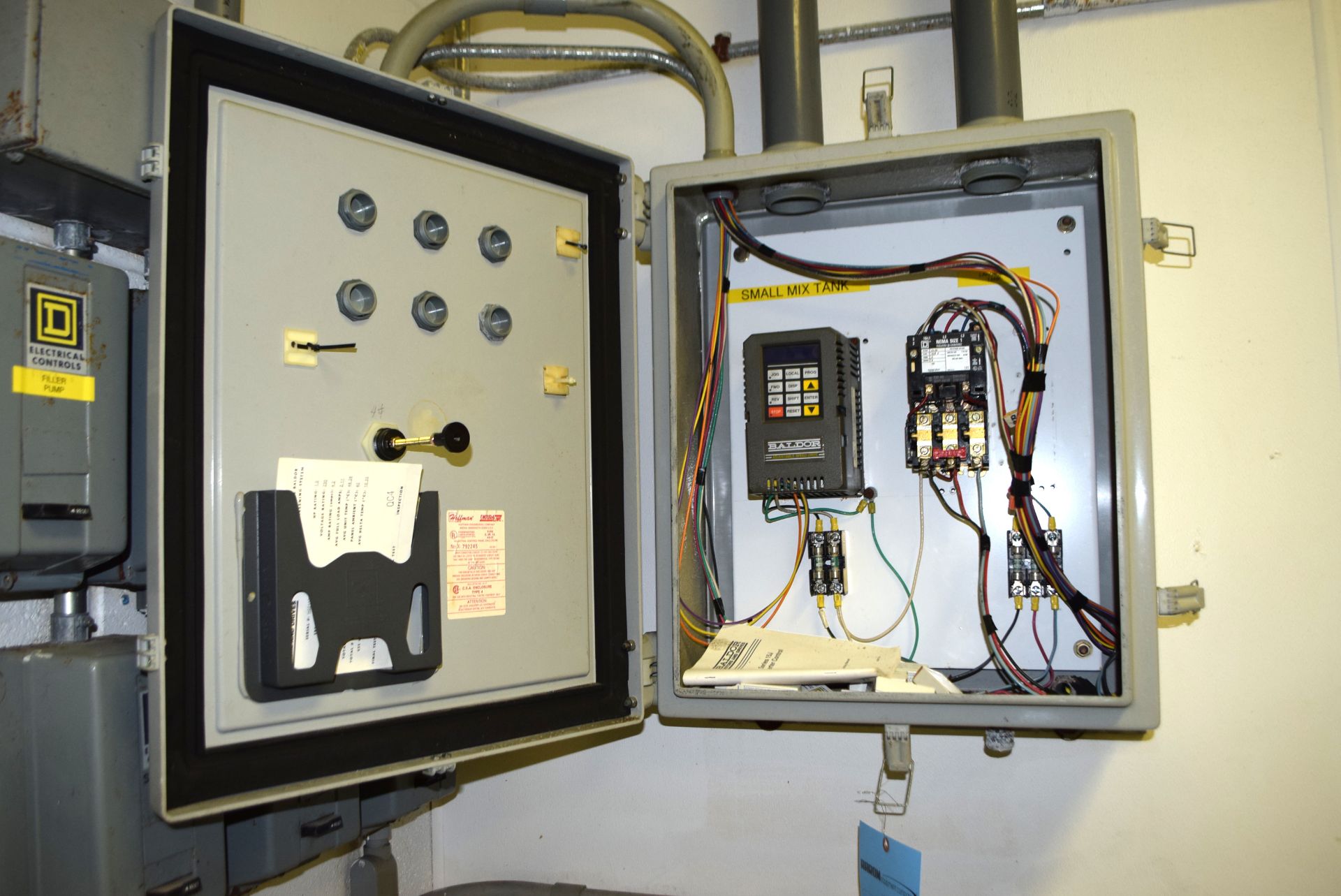 Baldor adjustable speed drive controller with (1) Plastic control cabinet. - Image 2 of 3