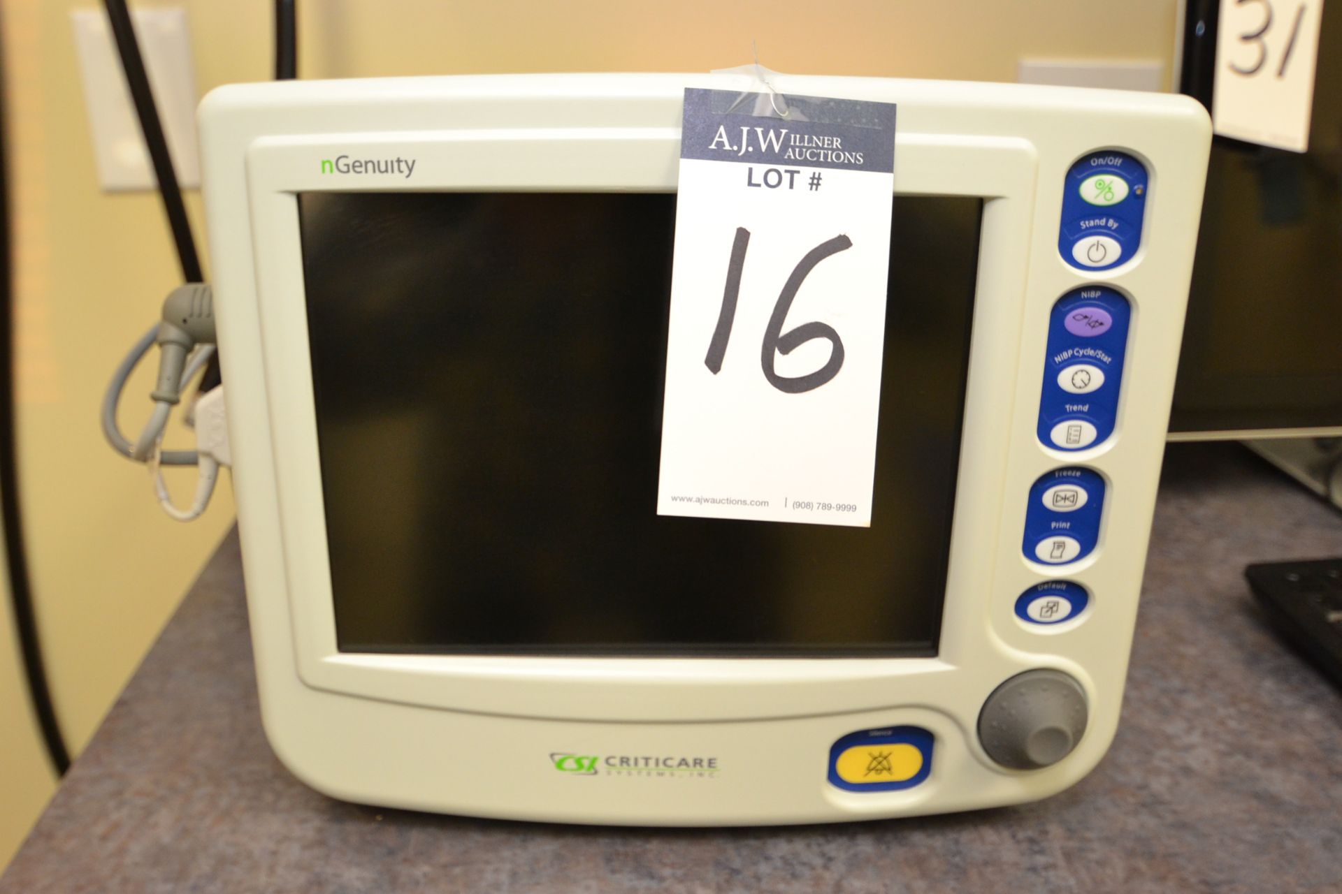 Criticare Model 8100 EP1 nGenuity Patient Monitor s/n 210250157(REV4)