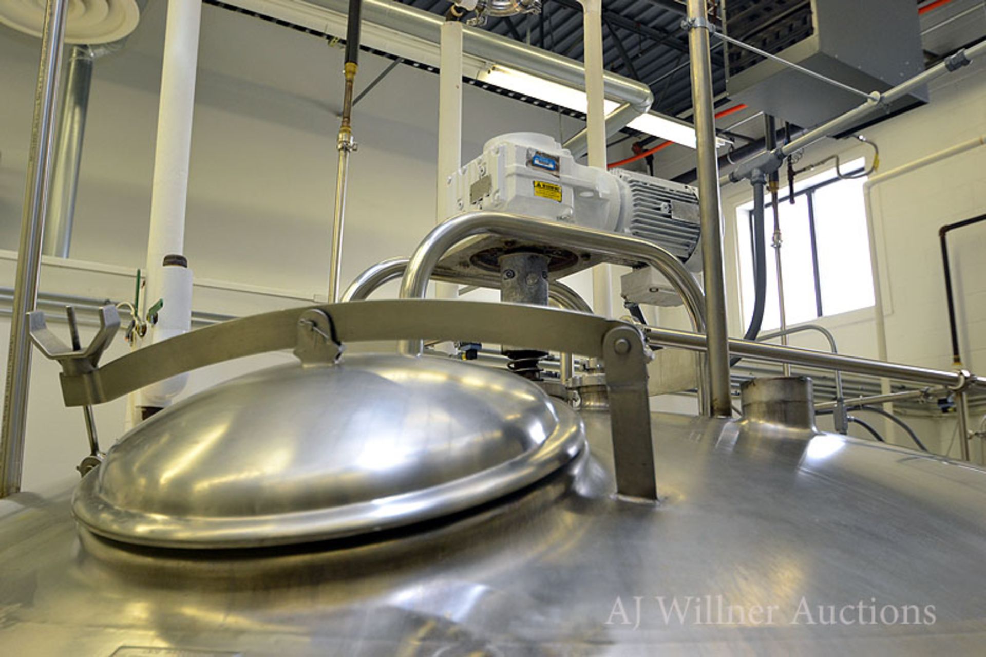 dci 1500 gallon stainless steel jacketed mixing tank - Image 4 of 5