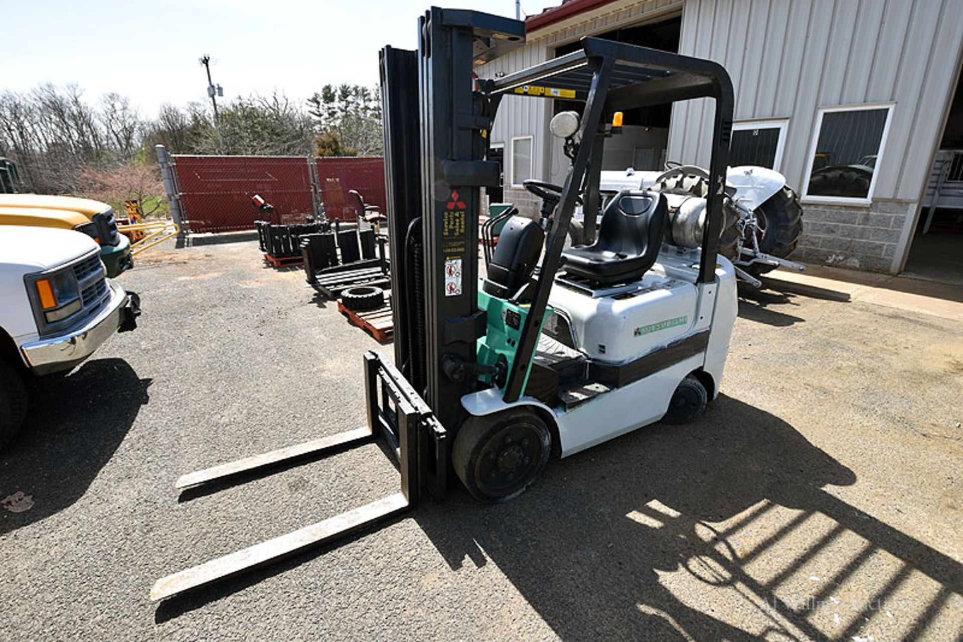 Mitsubishi ForkliftModel FGC25KS/N: HF82C-04096Hours: 4,3595,600lb Capacity, LPG, 2-Stage, Side