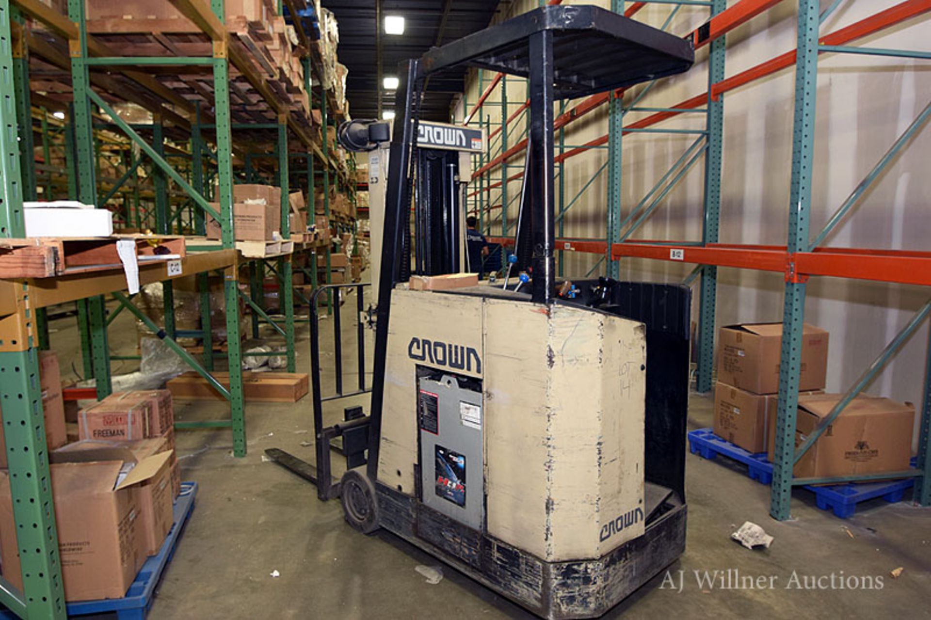 Crown Model 30RCTT-S Electric Stand-Up Forklift Truck s/n 1A154052 Hours not visible - Image 3 of 5